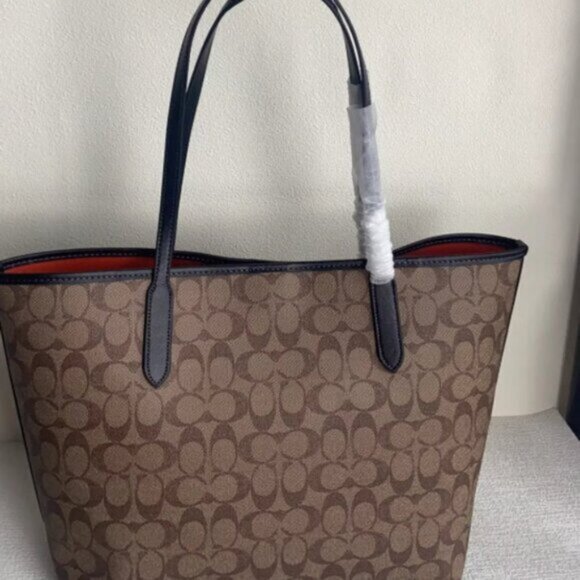 Coach Halloween tote and pumpkin driver coach wagon new - Picture 4 of 7